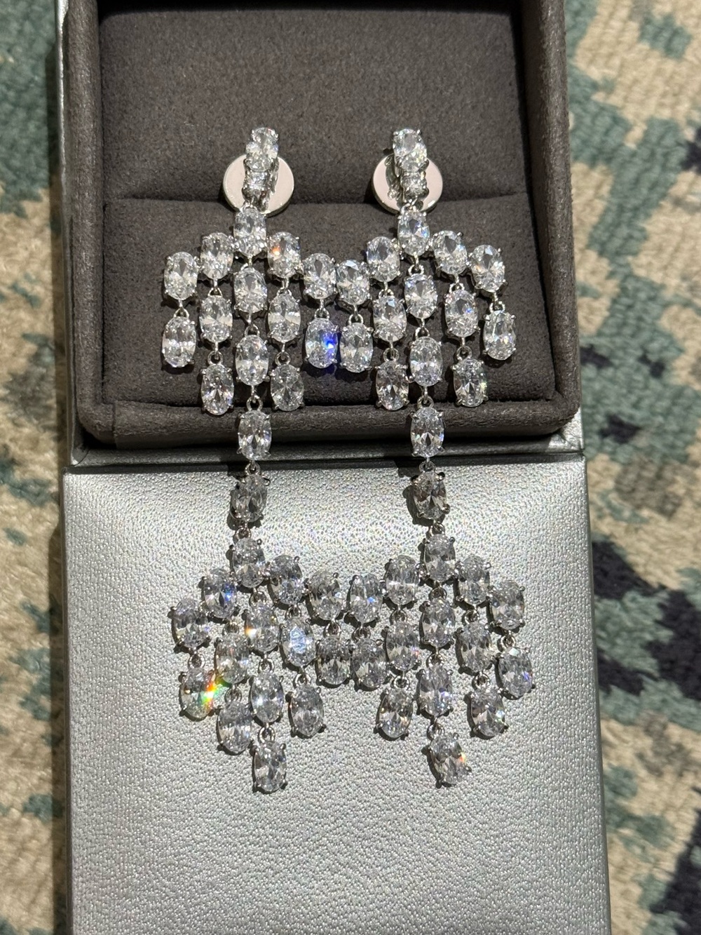 Brand new Henri Bendel Chandelier Drop Earrings